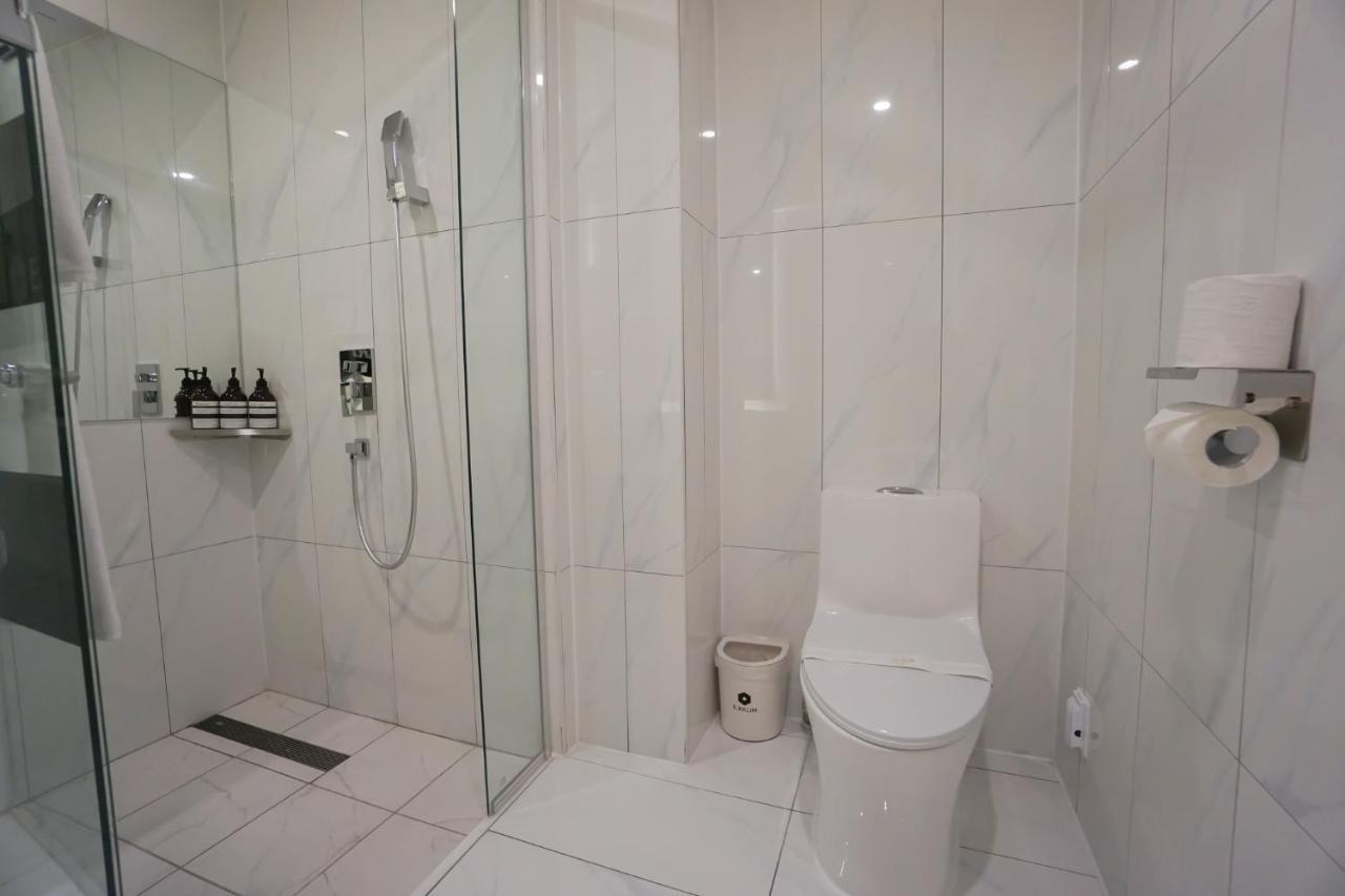 Ekklim Classic Hotel Пхёнтхэк Экстерьер фото
